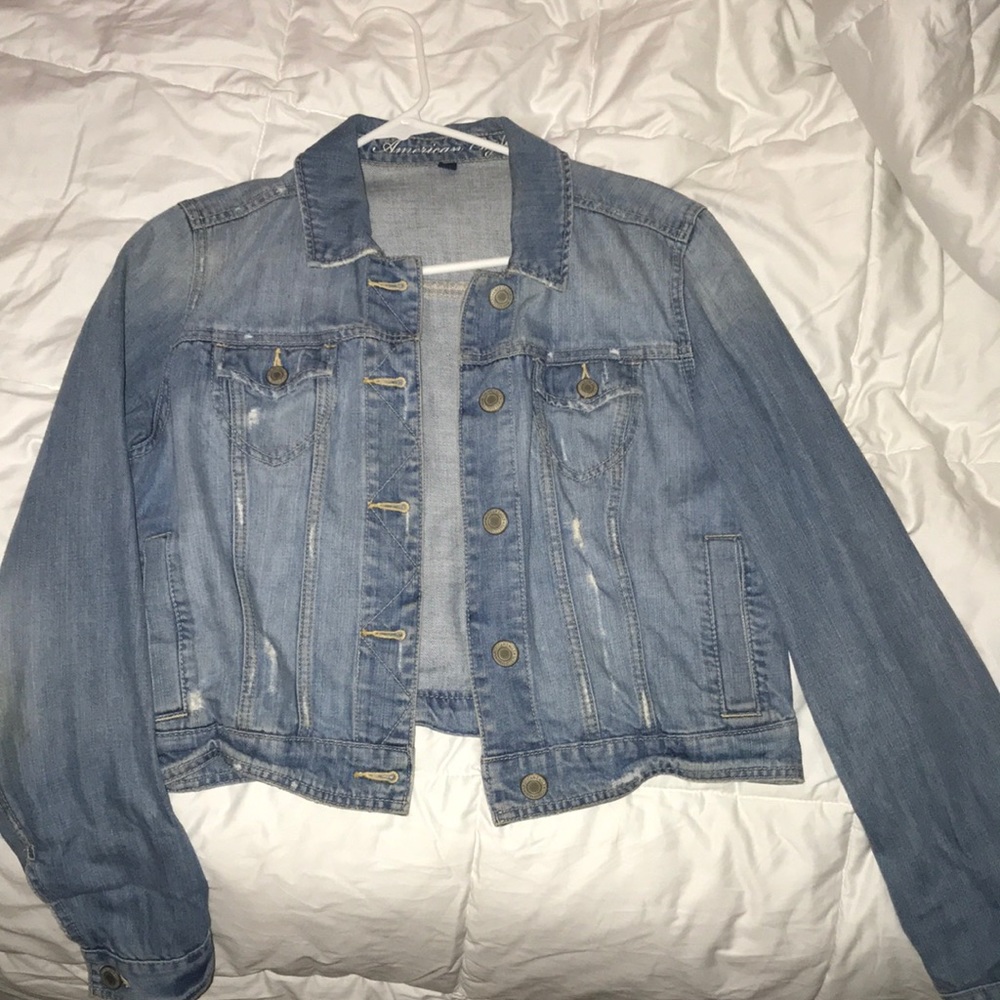 American Eagle Jean Jacket — fits like a medium!